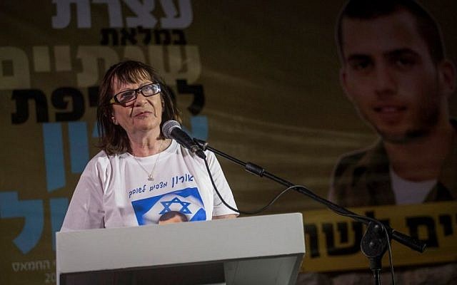 Zehava Shaul, mother of fallen soldier Oron Shaul, speaks during a rally marking two years since Shaul was taken captive by Hamas at the protest tent outside the Prime Minister Benjamin Netanyahu's residence in Jerusalem on July 20, 2016. (Hadas Parush/Flash90)