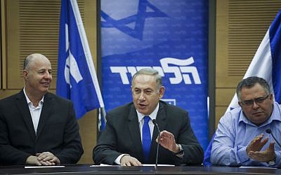 Israeli prime minister Benjamin Netanyahu (C) leads a Likud faction meeting in the Knesset, January 16, 2017. (Yonatan Sindel/Flash90)