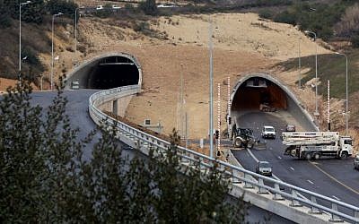 View of the new Harel tunnels on Route 1, the Tel Aviv-Jerusalem highway, on January 19, 2017. (Yossi Zamir/Flash90)