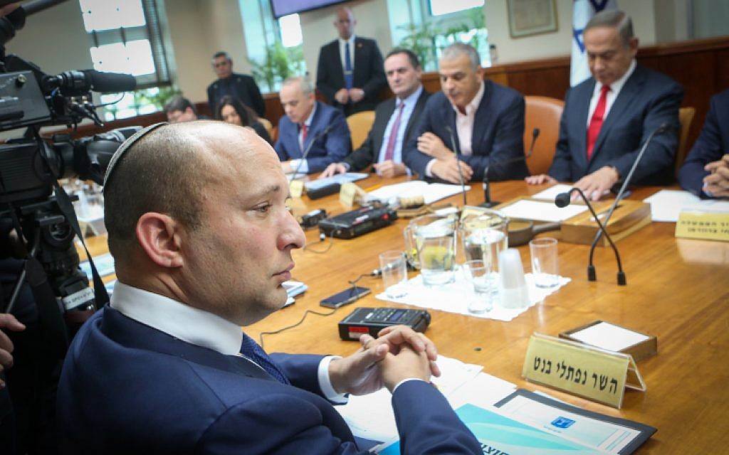 Education Minister Naftali Bennett at the weekly cabinet meeting at the Prime Minister's Office in Jerusalem, on January 22, 2017. (Alex Kolomoisky/Pool)