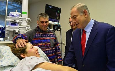 Prime Minister Benjamin Netanyahu visits an IDF solider injured in a truck-ramming attack at the Hadassah Medical Center in Ein Kerem, Jerusalem on January 9, 2017. (Kobi Gidon, GPO) 