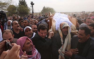 Joint (Arab) List leader MK Ayman Odeh holds the body of Yaqoub Mousa Abu Al-Qia’an, in a funeral that took place on January 24, 2017, near the village of Umm il-Hiran. (Joint List Spokesperson) 