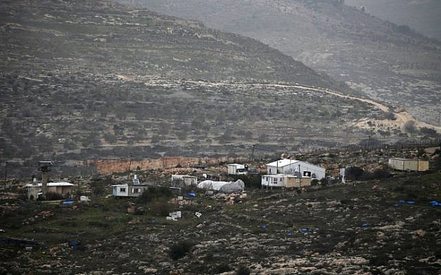 A picture taken on February 8, 2017 from the Palestinian West Bank village of Yasuf shows the Israeli wildcat outpost of Kfar Tapuah West, located near the settlement of Kfar Tapuah. (AFP Photo/Jaafar Ashtiyeh)