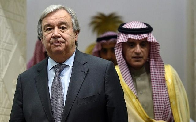 UN Secretary General Antonio Guterres, left, and Saudi Minister of Foreign Affairs, Adel al-Jubeir, arrive to hold a joint press conference in the Saudi capital Riyadh on February 12, 2017. (AFP / FAYEZ NURELDINE)