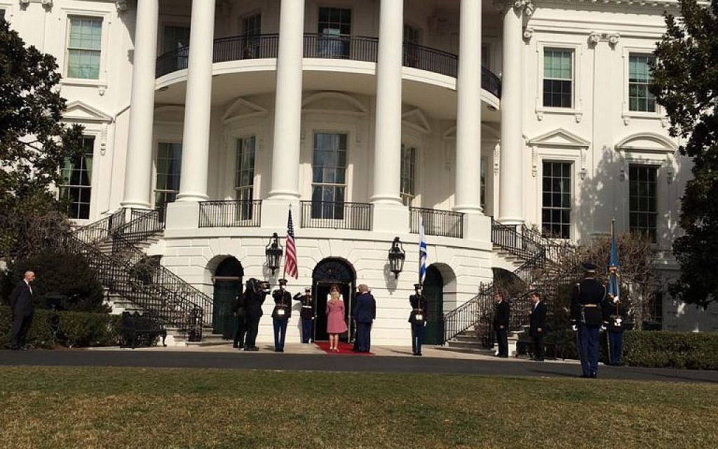 Prime Minister Benjamin Netanyahu and Sara Netanyahu are greeted at the White House on February 15, 2017 (Courtesy)