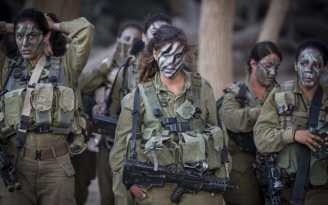 Soldiers of the Caracal Battalion prepare for a hike as part of their training on September 3, 2014. (Hadas Parush/Flash90)