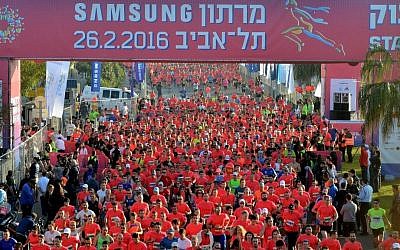 Runners take part in a marathon in Israel's coastal city of Tel Aviv February 26, 2016. (Flash90)