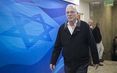 Agriculture Minister Uri Ariel arrives for the weekly government meeting at the Prime Minister's Office in Jerusalem, December 25, 2016. (Yonatan Sindel/Flash90) 