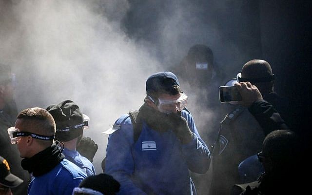Israeli police forces seen during the evacuation of the illegal outpost of Amona, on February 2, 2017.(Yonatan Sindel/Flash90)