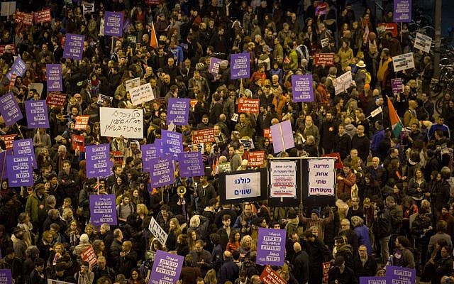 Thousands of Jews and Arabs attend a protest against the treatment of the Arab community, in Tel Aviv on February 4, 2017. (Photo by Miriam Alster/FLASH90)