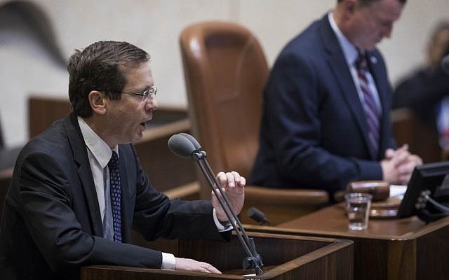 Leader of opposition MK Isaac Herzog of the Zionist Union addresses the Knesset in Jerusalem, February 6, 2017. (Yonatan Sindel/Flash90) 