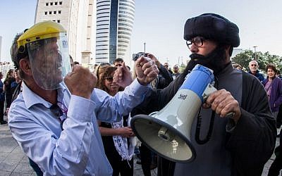 Activists protest outside a court hearing regarding the closure of an ammonia storage tank outside the Haifa District Court on February 26, 2017. (Meir Vaaknin/Flash90)