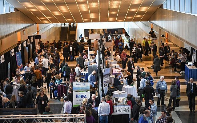Over 50 sessions and workshops on all aspects of life in Israel were held at the Nefesh B’Nefesh Mega Event on February 26 in New York. (Shahar Azran)