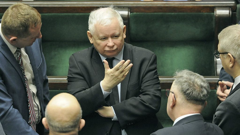 Jaroslaw Kaczynski, center, the leader of the ruling Law and Justice party, speaks with lawmakers in parliament in Warsaw, Poland, January 25, 2017. (AP/Alik Keplicz)