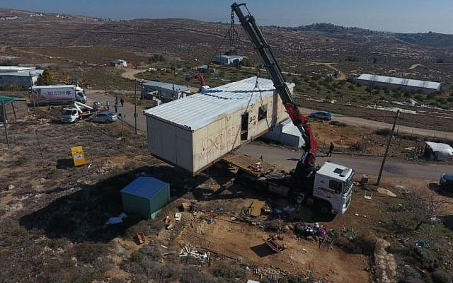 Defense Ministry dismantling Amona outpost in the central West Bank on February 6, 2017. (Courtesy Amona Council)