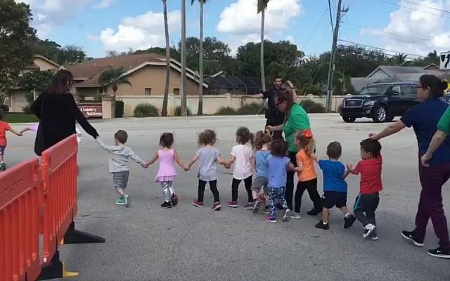 Children evacuating from a Jewish school in Davie, Florida, on February 27, 2017. (screen capture: Erica Rakow/Twitter)