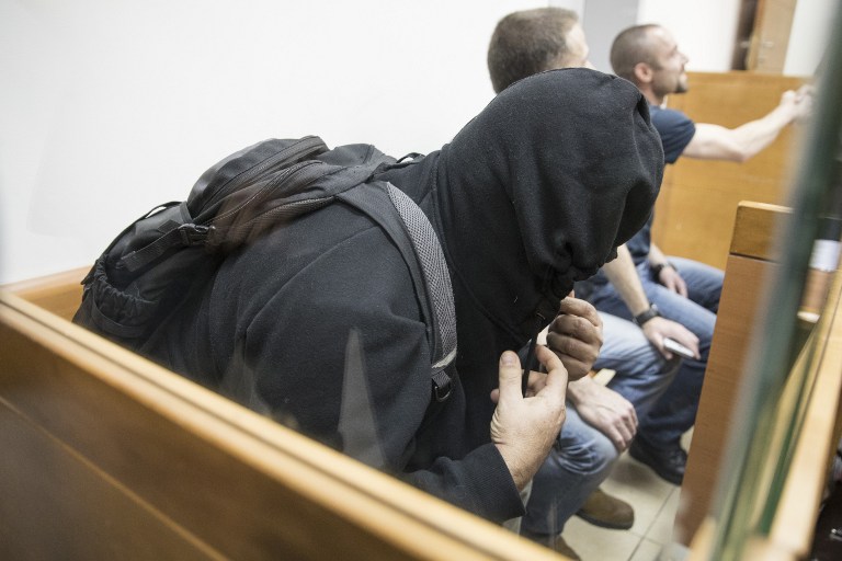 The father of American-Israeli Jewish teenager, accused of making dozens of anti-Semitic bomb threats in the United States and elsewhere, sits in court in Rishon Lezion on March 23, 2017. (AFP/JACK GUEZ)