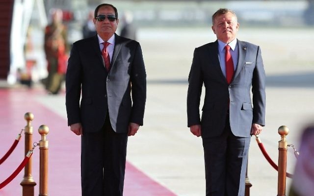 Jordan's King Abdullah II (R) and Egyptian President Abdel Fattah el-Sissi at Queen Alia International Airport in Amman on March 28, 2017. (AFP Photo/Khalil Mazraawi)