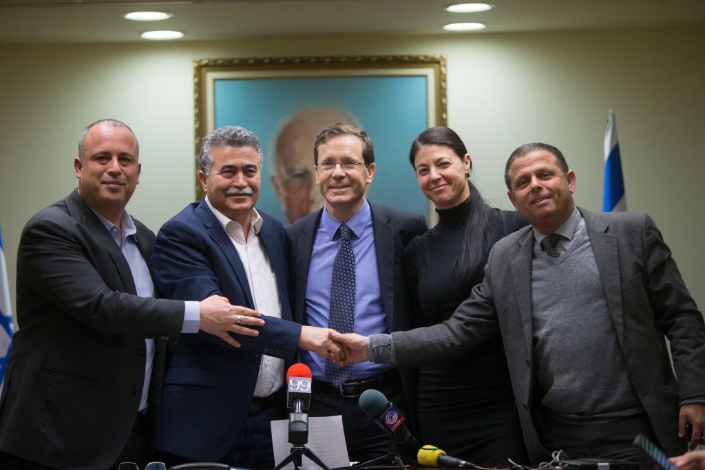 Zionist Union party chair Isaac Herzog (C) with MK Amir Peretz (2L), MK Hilik Bar (L), MK Eitan Cabel (R) and MK Merav Michaeli (2R) during a press conference welcoming Peretz back to the Labor party, February 8, 2016. (Yonatan Sindel/Flash90)