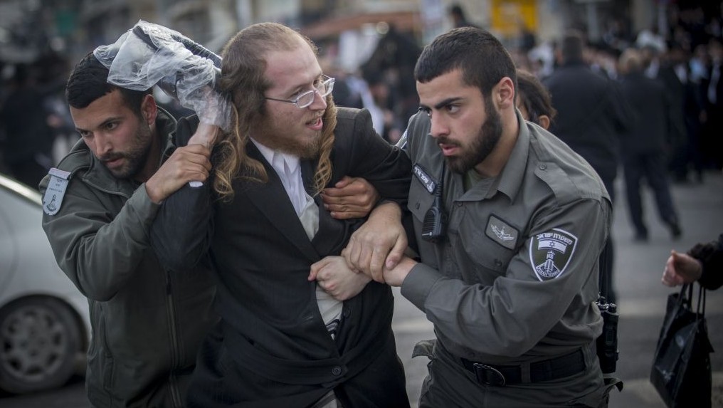 Hundreds Of Ultra Orthodox Jews Protest Arrest Of Draft Dodger The Times Of Israel
