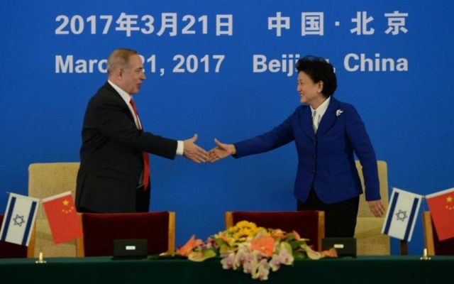 Prime Minister Benjamin Netanyahu and Chinese Vice Premier Liu Yandong at an innovation gathering in Beijing, March 21, 2017. (Haim Tzach/GPO)