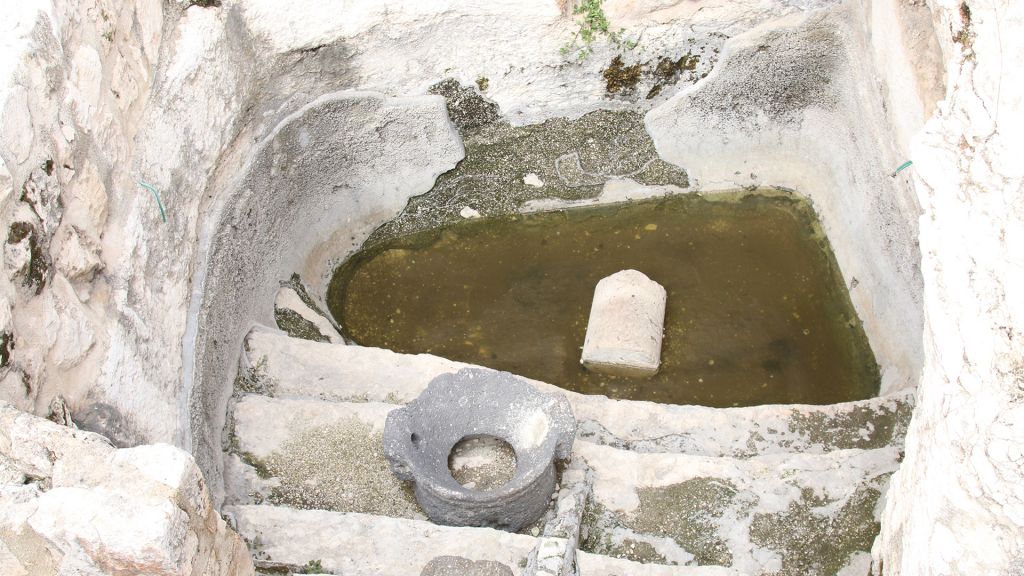 An ancient ritual bath featured on Jerusalem's Mikveh Trail. (Shmuel Bar-Am)