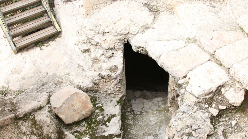 An ancient mikveh just outside of Jerusalem. (Shmuel Bar-Am)