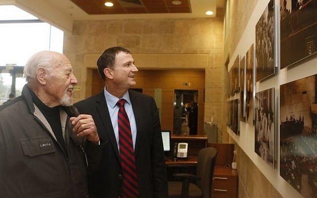 Knesset Speaker Yuli Edelstein (R) with the late David Rubinger at an exhibition of the latter‘s photographs at the Knesset (Photo by Itzak Harari)