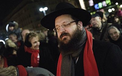Rabbi Yehuda Teichtal at a Hanukkah ceremony at the Brandenburg Gate in Berlin, December 6, 2015. (Carsten Koall/Getty Images/via JTA)