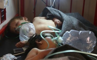 Syrian children receive treatment following a suspected toxic gas attack in Khan Sheikhun, a rebel-held town in the northwestern Syrian Idlib province, April 4, 2017. (AFP/Mohamed al-Bakour)