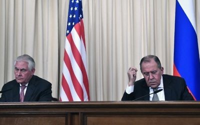 Russian Foreign Minister Sergei Lavrov (R) and US Secretary of State Rex Tillerson take part in a press conference after a meeting in Moscow on April 12, 2017. (AFP Photo/Alexander Nemenov)