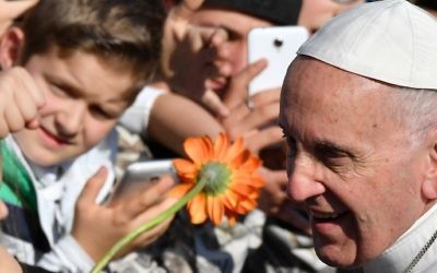 Pope Francis greets people as he arrives at the Basilica of St. Bartholomew on Tiber Island to celebrate the Liturgy of the Word with the Community of Sant Egidio in memory of the 'New Martyrs' of the 20th and 21th century, on April 22, 2017 in Rome. (AFP/Alberto Pizzoli)