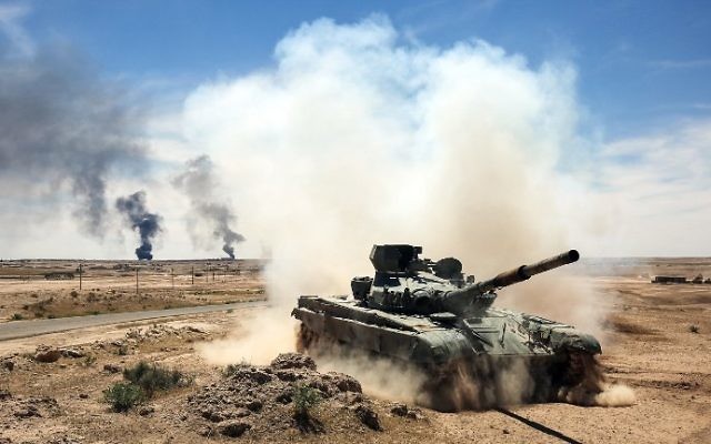 An Iraqi-modified T-72M tank belonging to the pro-government Hashed al-Shaabi paramilitary forces advances towards the UNESCO-listed ancient city of Hatra, southwest of the northern city of Mosul, during an offensive to retake the area from Islamic State (IS) group fighters, on April 26, 2017. (AFP Photo/Ahmad Al-Rubaye)