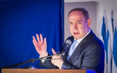 Prime Minister Benjamin Netanyahu speaks during a ceremony naming Asaf Harofeh Hospital in Be'er Ya'akov after former prime minister Yitzhak Shamir, April 4, 2017. (Flash90)