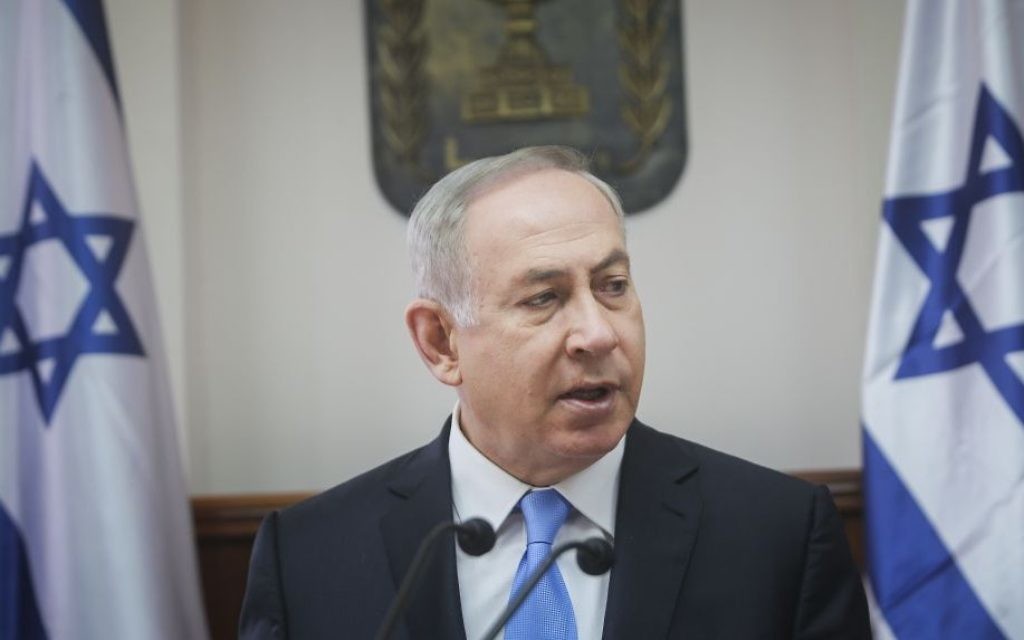 Prime Minister Benjamin Netanyahu leads the weekly cabinet meeting at the Prime Minister office in Jerusalem on April 23, 2017. (Alex Kolomoisky/Flash90)