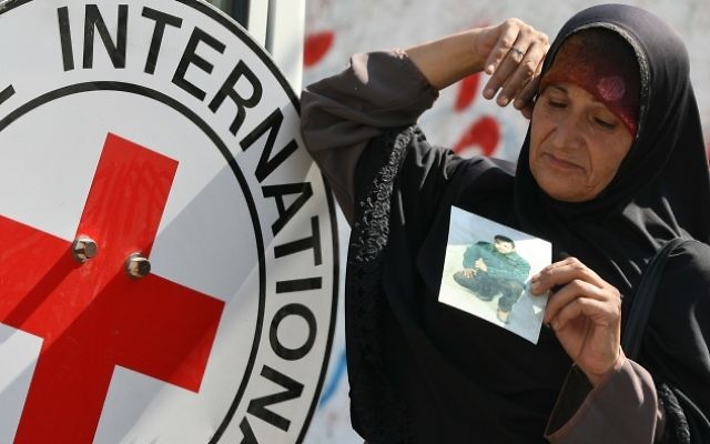Palestinian women holding pictures of their family members attend a rally calling for the release of all Palestinian prisoners jailed in Israel, Outside the Red Cross office in Gaza City, September 15, 2008. Over 10,000 Palestinians are currently jailed in Israel. (Wissam Nassar / Flash 90)