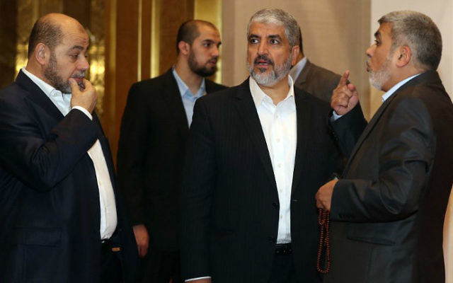 The exiled then chief of Hamas' Political Bureau Khaled Meshaal (C) speaks with Hamas deputy leader Musa Abu Marzuk (L) ahead of their conference in the Qatari capital, Doha on May 1, 2017. (Karim Jaafar/AFP)