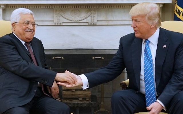 US President Donald Trump meets with Palestinian Authority President Mahmoud Abbas in the Oval Office of the White House on May 3, 2017 in Washington, DC. (AFP PHOTO / MANDEL NGAN)