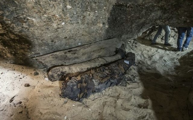 A picture taken on May 13, 2017, shows mummies lying in catacombs following their discovery in the Touna el-Gabal district of the Minya province, in central Egypt. (AFP PHOTO / KHALED DESOUKI)