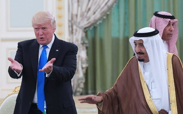 US President Donald Trump, left and Saudi Arabia's King Salman bin Abdulaziz al-Saud gesture during a signing ceremony at the Saudi Royal Court in Riyadh on May 20, 2017. (AFP PHOTO / MANDEL NGAN)