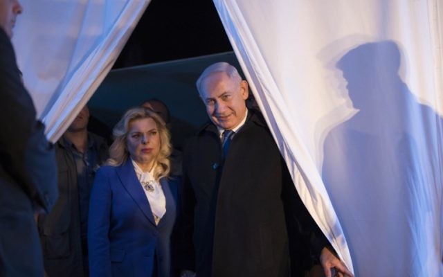 Prime Minister Benjamin Netanyahu and his wife Sara attend a ceremony marking the 50th anniversary of the 1967 Israeli-Arab War, in the Old City of Jerusalem on May 21, 2017. (AFP PHOTO / EPA POOL / ABIR SULTAN)