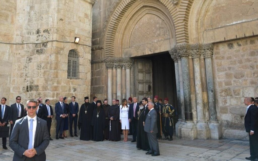 US President Donald Trump (C) and First Lady Melania Trump visit the Church of the Holy Sepulchre in Jerusalem's Old City on May 22, 2017. (AFP Photo/Mandel Ngan)
