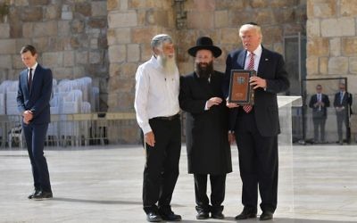 US President Donald Trump (R) stands near Rabbi Shmuel Rabinovitch (C) during a visit to the Western Wall, the holiest site where Jews can pray, in Jerusalems Old City on May 22, 2017. (AFP PHOTO / MANDEL NGAN)
