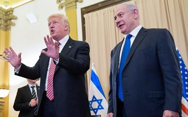 US President Donald Trump, left, reacts to a reporter's question ahead of a meeting with Prime Minister Benjamin Benjamin Netanyahu, right, at the King David Hotel in Jerusalem on May 22, 2017. (AFP/MANDEL NGAN)