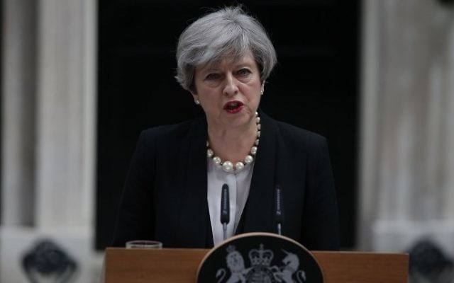 The day after a a deadly suicide bombing in the northern city of Manchester, Britain's Prime Minister Theresa May delivers a statement outside 10 Downing Street in central London after an emergency meeting of the Cobra committee, May 23, 2017. (AFP/Daniel LEAL-OLIVAS)