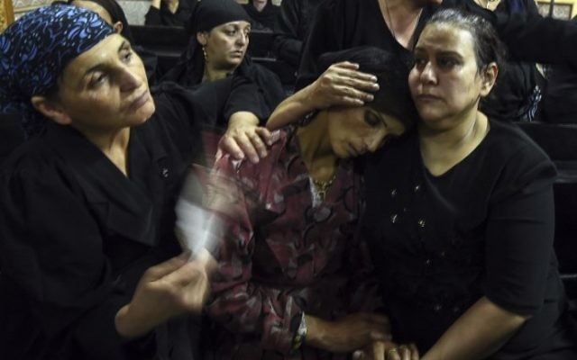 Relatives of killed Coptic Christians grieve during the funeral at Abu Garnous Cathedral in the north Minya town of Maghagha, Egypt on May 26, 2017. (AFP PHOTO / MOHAMED EL-SHAHED)