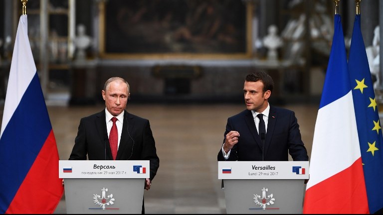 French President Emmanuel Macron (R) gestures as he speaks during a joint press conference with Russian President Vladimir Putin (L) following their meeting at the Versailles Palace, near Paris, on May 29, 2017. (AFP Photo/Christophe Archambault)