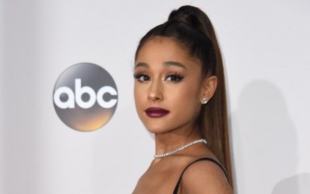 Ariana Grande Kicks Off Tour With Tribute To Mac Miller