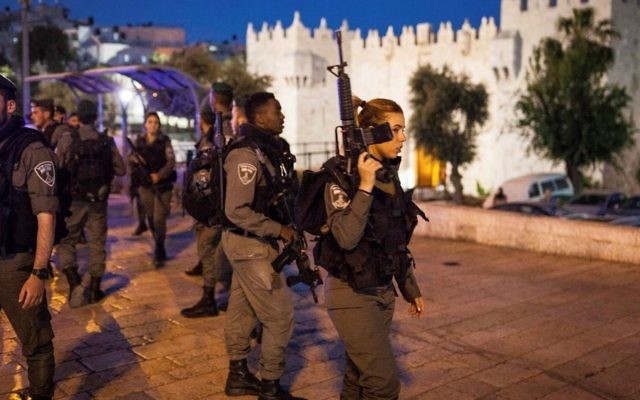 Illustrative: Border Police officers secure the area in front of Damascus Gate after a brief conflict with some Palestinian men on April 24, 2017. (Noah Park/Flash90)