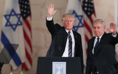 US President Donald Trump (left) and Prime Minister Benjamin Netanyahu wave at the audience after giving final remarks at the Israel Museum in Jerusalem, on May 23, 2017. (Yonatan Sindel/Flash90)